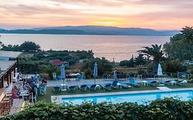 Metaxatos Apartments